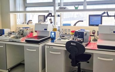 Banco microtomo laboratorio: stabilità e precisione operativa